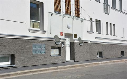 38_Podezdívka resortu - barva: tmavě šedá