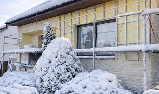 Montáž fasády i v zimě? <br> Kdy je montáž bezpečná a funkční?